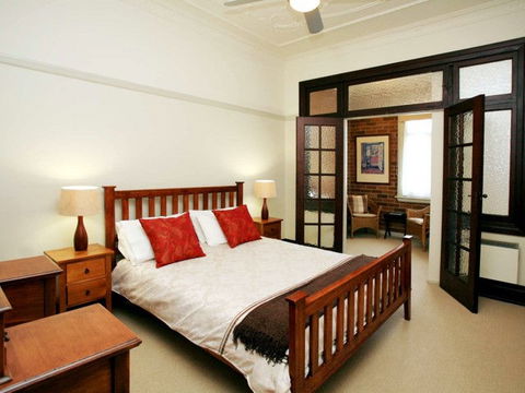 The Bank Guesthouse - Holiday Adelaide 0