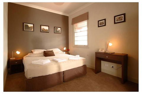 The Royal Hotel - Holiday Adelaide 1