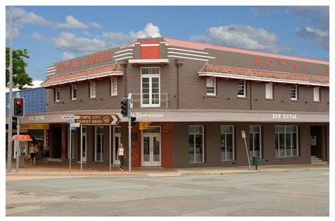 The Royal Hotel - Holiday Adelaide 2