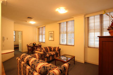 ULTIQA Rothbury Hotel - Holiday Adelaide 3