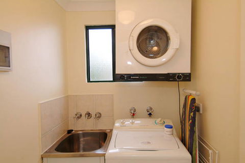 Waterfront Terraces - Holiday Adelaide 9