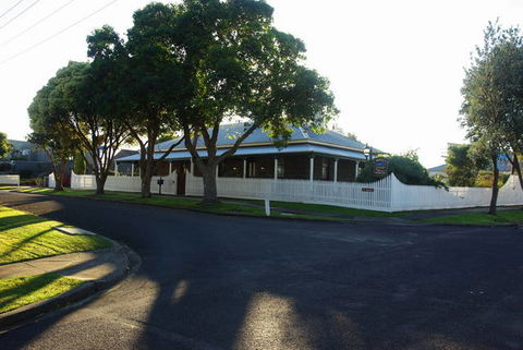 Whalers Cottage B & B - Holiday Adelaide 0