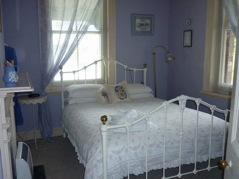 Whalers Cottage B & B - Holiday Adelaide 1