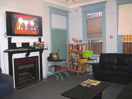 Blue Parrot Backpackers - Holiday Adelaide 3