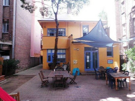 Blue Parrot Backpackers - Holiday Adelaide 4