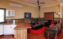 Top Of The Range Retreat - Holiday Adelaide 0