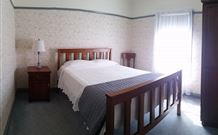 Wagga Wagga Country Cottages - - Holiday Adelaide 2