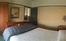 Wagga Wagga Country Cottages - - Holiday Adelaide 3