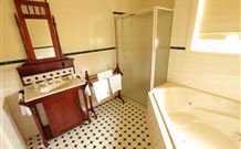 Wagga Wagga Country Cottages - - Holiday Adelaide 5