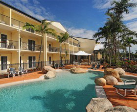 Cairns Queenslander Hotel And Apartments - Holiday Adelaide 0
