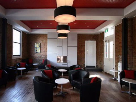 Cow And Calf Hotel - Holiday Adelaide 2