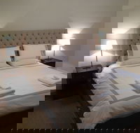 Aston House - Holiday Adelaide