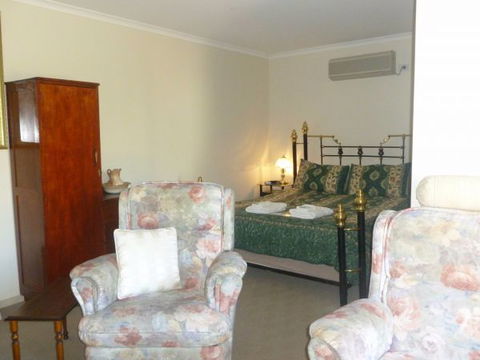 Country Cottages B&B - Holiday Adelaide 6