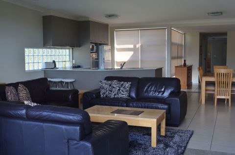 Claudis Beach Retreat Unit One - Holiday Adelaide 1