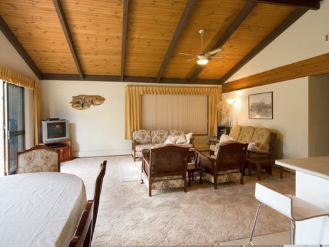 Chisholm Heights CBD Accommodation - Holiday Adelaide 0