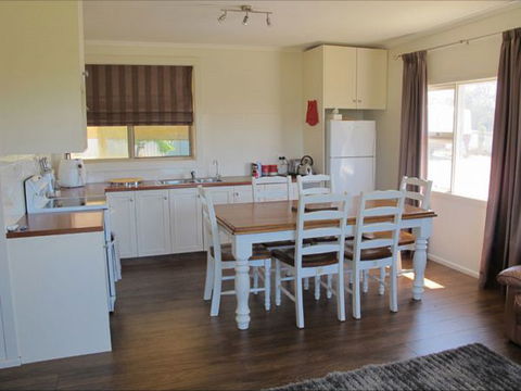 Fensom's Holiday Home - Holiday Adelaide 5