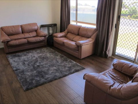 Fensom's Holiday Home - Holiday Adelaide 7