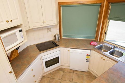 Fensom's Holiday Home - Holiday Adelaide 32