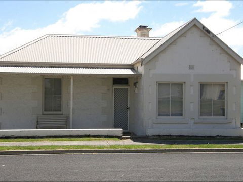 Fensom's Holiday Home - Holiday Adelaide 0