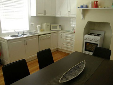 Fensom's Holiday Home - Holiday Adelaide 1