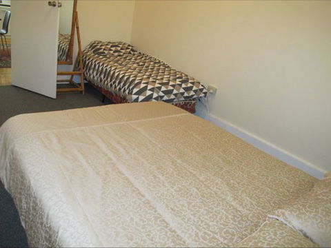 Fensom's Holiday Home - Holiday Adelaide 3