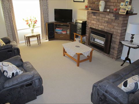 Fensom's Holiday Home - Holiday Adelaide 16