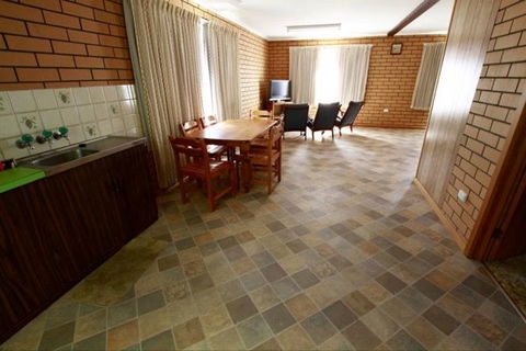 Fensom's Holiday Home - Holiday Adelaide 23