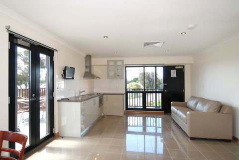 Tanunda Hotel And Apartments - Holiday Adelaide 4