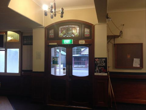 Cecil Hotel Zeehan - Holiday Adelaide 3