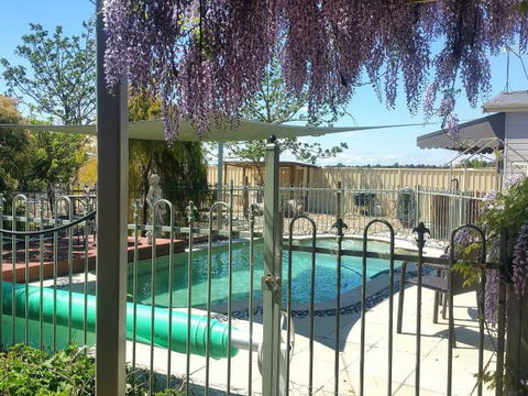 Must Love Dogs B&B And Self-Contained Cottage - Holiday Adelaide 0