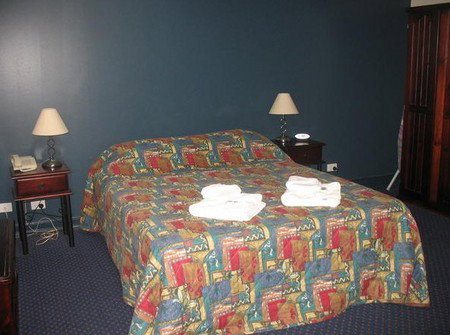 Atherton Hotel - Holiday Adelaide 2