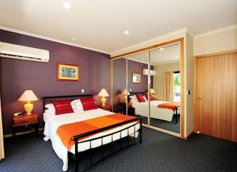 Portside Executive Apartments - Holiday Adelaide 1