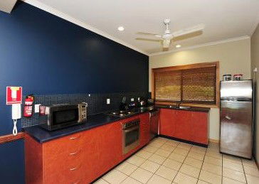 Portside Executive Apartments - Holiday Adelaide 3