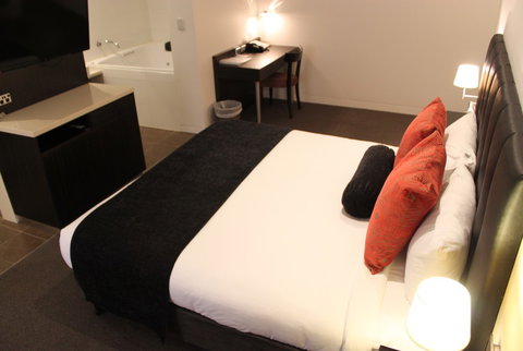 Wyndham The Outram Hotel Perth - Holiday Adelaide 3