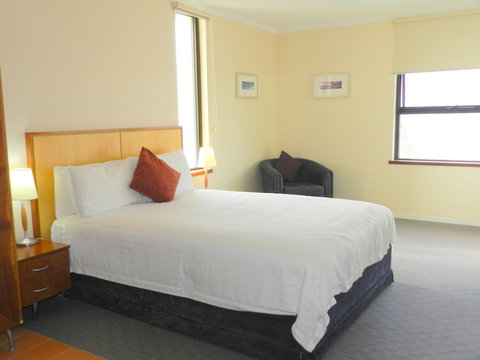 Ocean Beach Hotel - Holiday Adelaide 1