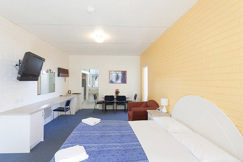 Statesman Motor Inn - Holiday Adelaide 1