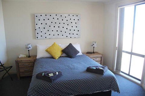 Cliff House Beachfront Villas - Holiday Adelaide 0