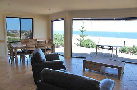 Cliff House Beachfront Villas - Holiday Adelaide 1