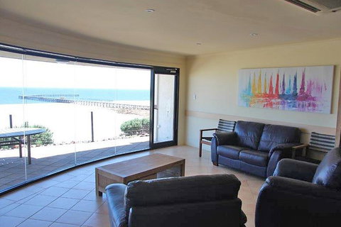 Cliff House Beachfront Villas - Holiday Adelaide 2