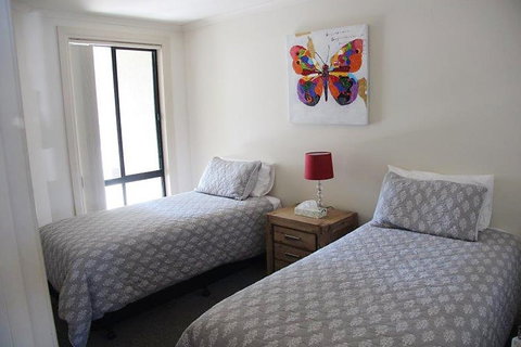 Cliff House Beachfront Villas - Holiday Adelaide 3