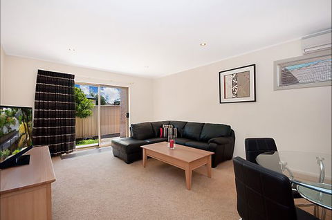 Hamilton Accommodation - Holiday Adelaide 2