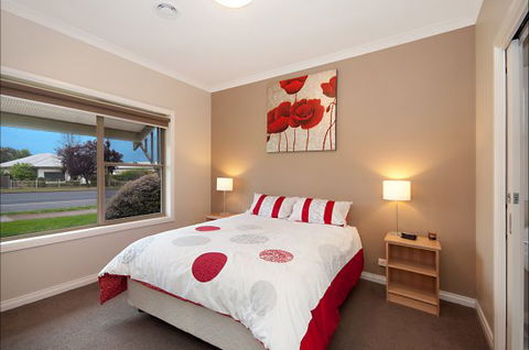 Hamilton Accommodation - Holiday Adelaide 7
