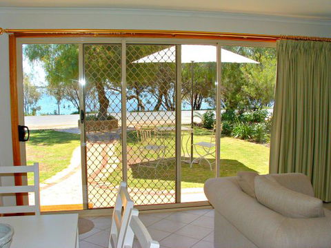 17 QED Lakehouse - Holiday Adelaide 5