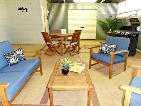 17 QED Lakehouse - Holiday Adelaide 6