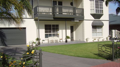 Glenelg Sea-Breeze B&B - Holiday Adelaide 0