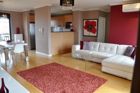 Best Apartment In The Heart Of Sydney’s Little Italy - Holiday Adelaide 0
