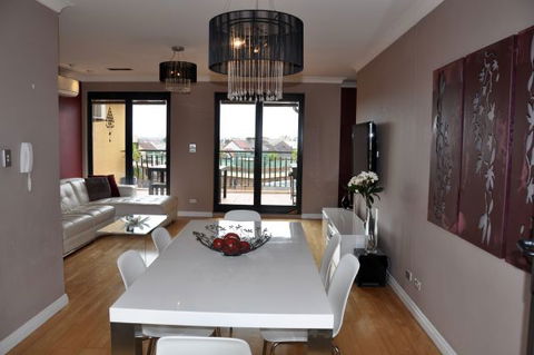 Best Apartment In The Heart Of Sydney’s Little Italy - Holiday Adelaide 1
