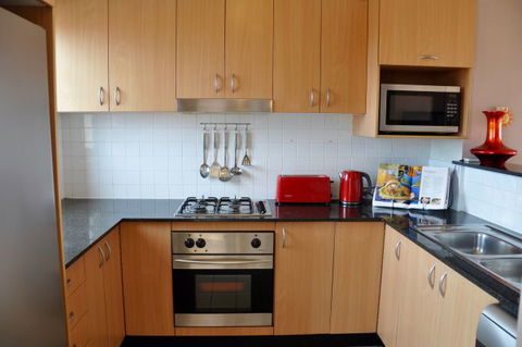 Best Apartment In The Heart Of Sydney’s Little Italy - Holiday Adelaide 4