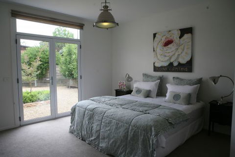 Bright Bliss - Holiday Adelaide 1