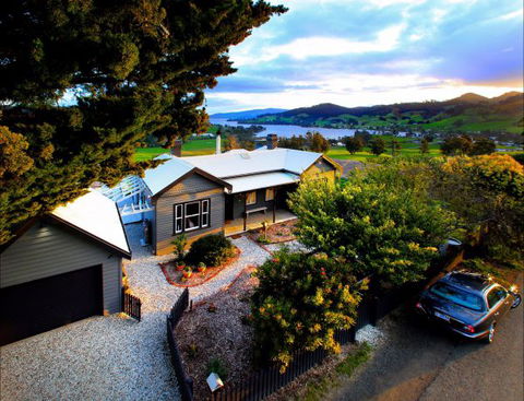 Frenchman's River - The Helmsman's House - Holiday Adelaide 0